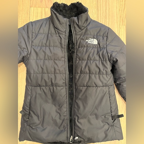 North Face -girls reversible winter jacket!  Water repellent and fur lined! - Picture 2 of 6